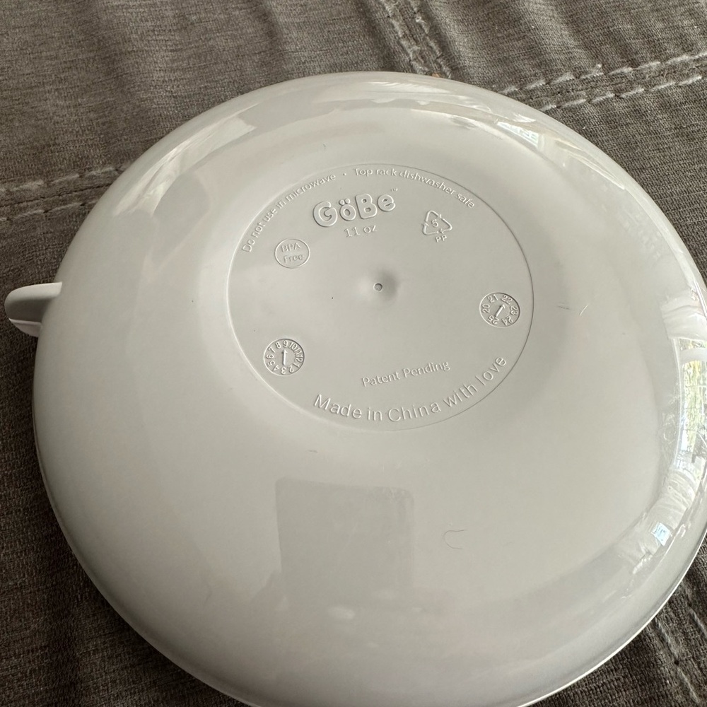 GoBe | Button Rotating Snack Container - Picture 3 of 4
